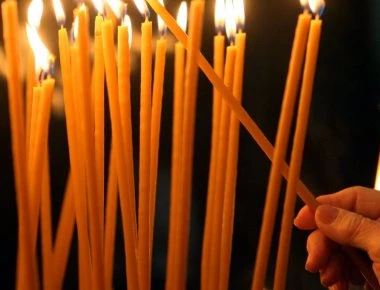 Λαμία: 50χρονη παριστάνει την θεούσα και ξαφρίζει γυναίκες